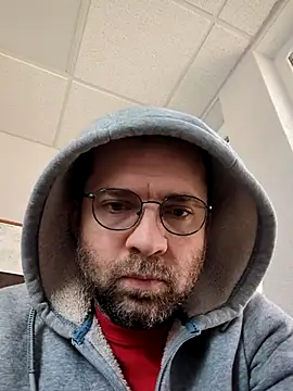 Snapshot of gayboyx77 chatting on 04/15/26, 09:37 gayboyx77 online show from 04/15/26, 09:37