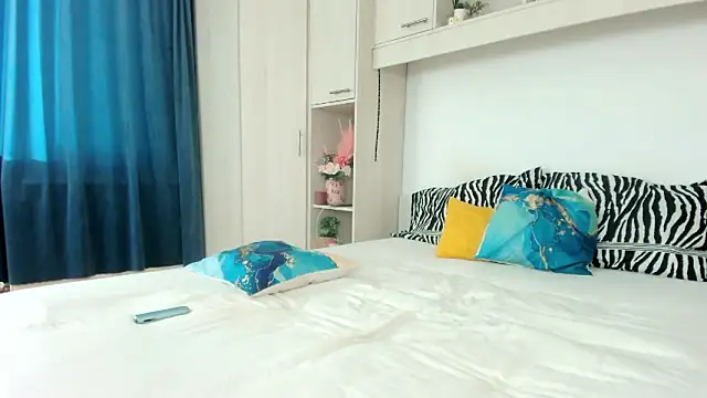 Snapshot of Mira_Shine chatting on 07/15/26, 04:30 Mira Shine online show from 07/15/26, 04:30