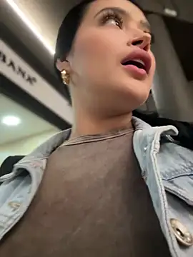 Snapshot of Sara_fun chatting on 03/11/25, 03:23 Sara fun online show from 03/11/25, 03:23