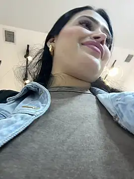 Snapshot of Sara_fun chatting on 03/17/25, 11:57 Sara fun online show from 03/17/25, 11:57