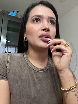 Snapshot of Sara_fun chatting on 02/19/25, 04:55 Sara fun online show from 02/19/25, 04:55