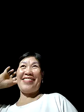 Snapshot of -Ciny- chatting on 04/15/26, 12:32 -Ciny- online show from 04/15/26, 12:32