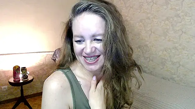 Snapshot of Fern_Lust chatting on 06/11/26, 04:48 Fern Lust online show from 06/11/26, 04:48