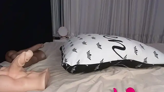 Snapshot of tigger_kitty chatting on 05/18/26, 03:17 tigger kitty online show from 05/18/26, 03:17