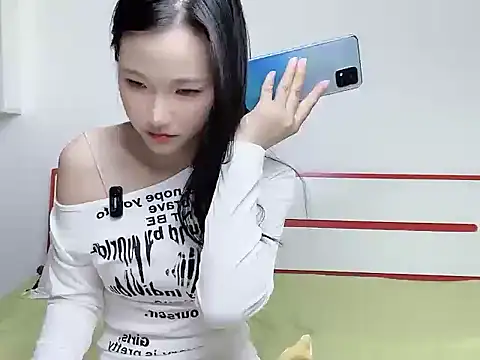 Snapshot of M-weiwei chatting on 05/09/26, 02:20 M-weiwei online show from 05/09/26, 02:20