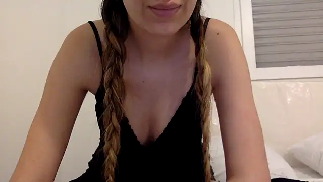 Snapshot of esmeraldahabib chatting on 05/21/26, 07:00 esmeraldahabib online show from 05/21/26, 07:00