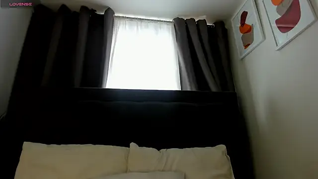 hanna-baker01 online show from 04/22/26, 02:46