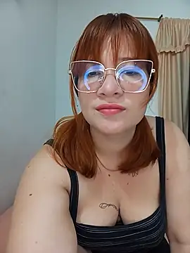 Snapshot of Curves_Nina chatting on 06/19/26, 07:30 Curves Nina online show from 06/19/26, 07:30