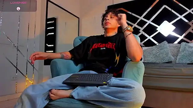 Snapshot of JayTaylorr chatting on 06/27/26, 11:49 JayTaylorr online show from 06/27/26, 11:49