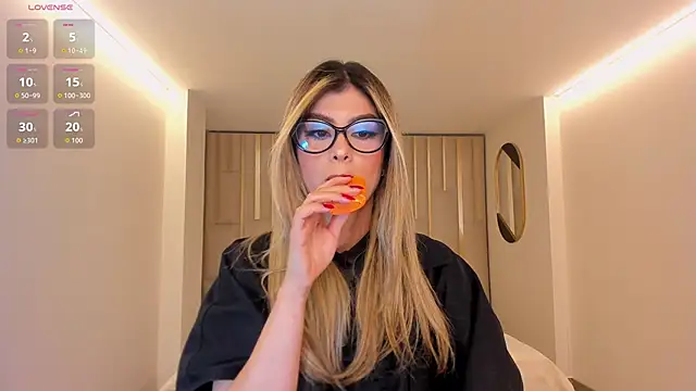 MiaSilvaX online show from 05/14/26, 11:18