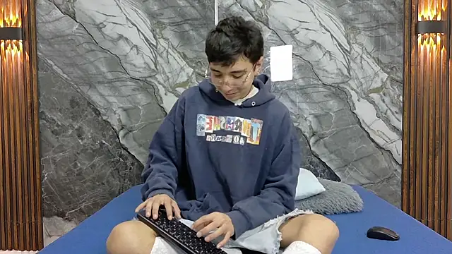 Snapshot of NoahWalker__ chatting on 07/16/26, 11:18 NoahWalker online show from 07/16/26, 11:18