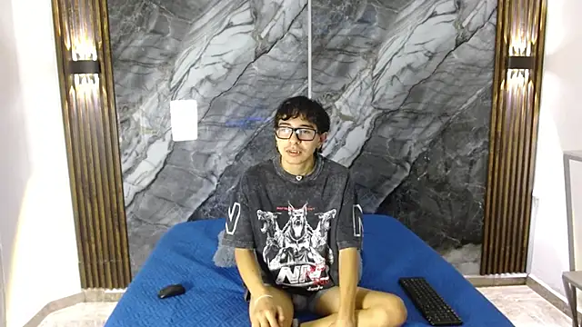 NoahWalker   online show from 04/21/26, 11:06