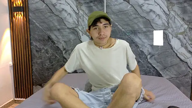 NoahWalker   online show from 05/09/26, 11:02