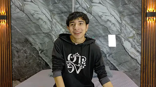 NoahWalker   online show from 05/14/26, 11:18