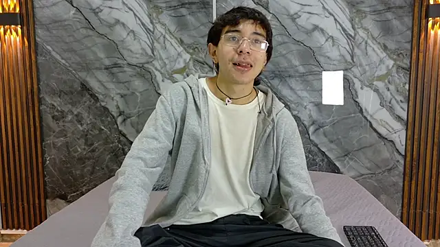 NoahWalker   online show from 05/11/26, 11:11