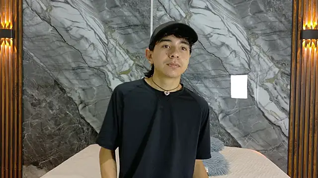 NoahWalker   online show from 05/06/26, 11:03