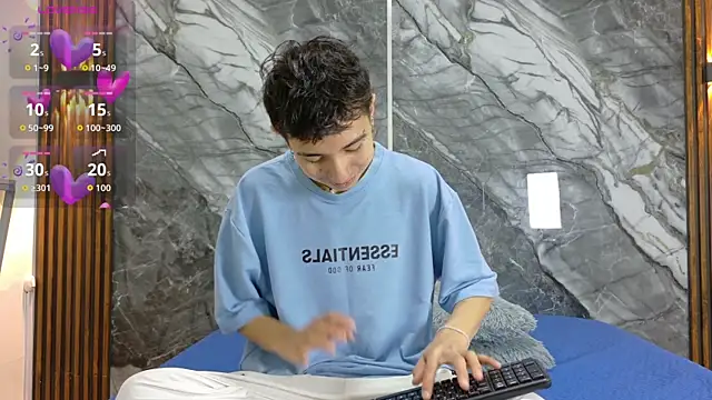 Snapshot of NoahWalker__ chatting on 06/19/26, 10:54 NoahWalker online show from 06/19/26, 10:54