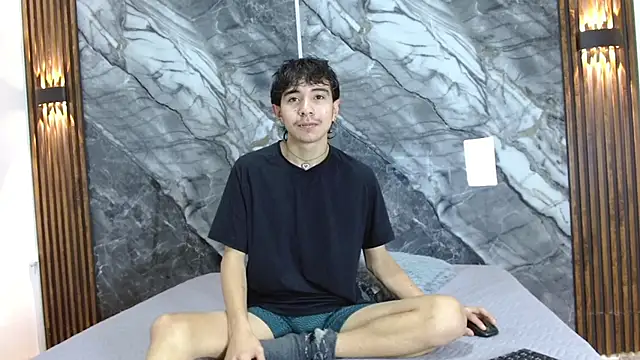 NoahWalker   online show from 04/25/26, 02:14