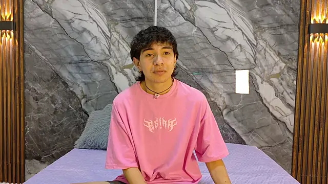 NoahWalker   online show from 05/19/26, 11:06