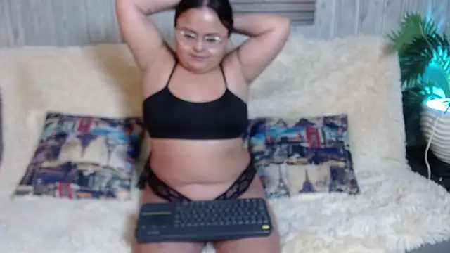 Luna  Cortez online show from 04/22/26, 02:24
