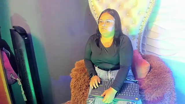Luna  Cortez online show from 05/18/26, 03:06