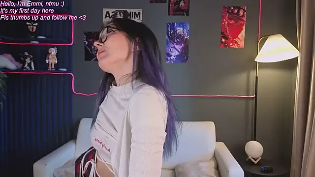 Emmi Bennett online show from 04/17/26, 02:53