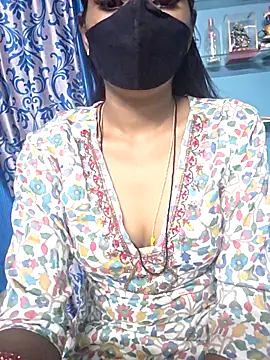 hoty-lovely online show from 04/21/26, 06:03