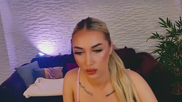 BlondieXStar online show from 04/21/26, 08:04