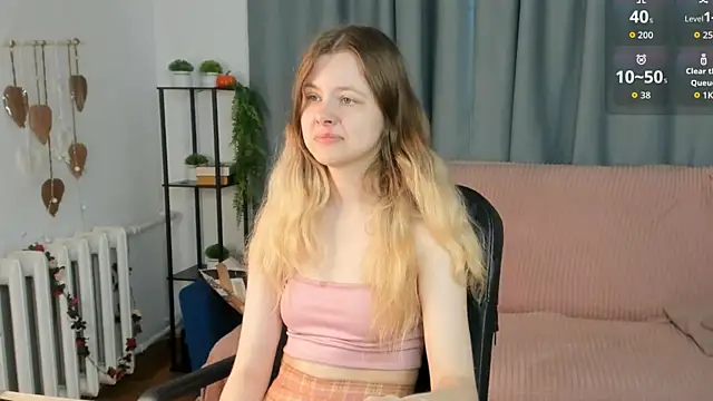 Glitch Doll online show from 06/18/26, 06:12