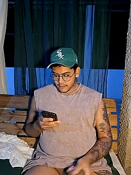 Snapshot of Saul_88 chatting on 05/09/26, 04:27 Saul 88 online show from 05/09/26, 04:27