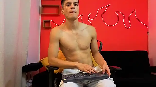 LeoTease online show from 05/15/26, 03:15