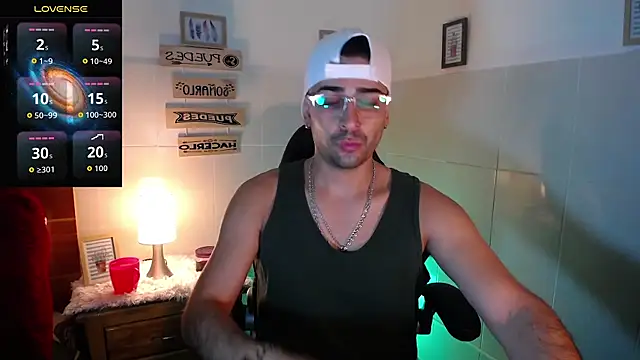 Snapshot of andders_ chatting on 05/21/26, 12:30 andders online show from 05/21/26, 12:30