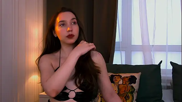 Snapshot of Suzaneey chatting on 07/05/26, 04:19 Suzaneey online show from 07/05/26, 04:19