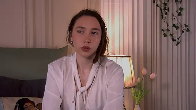 Suzaneey online show from 05/18/26, 06:45