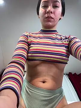 Lila-pinkky online show from 05/22/26, 11:41