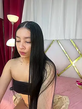 Lila-pinkky online show from 04/27/26, 12:03