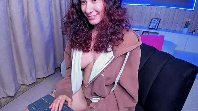 Snapshot of Naughty_Kat_ chatting on 06/05/26, 06:52 Naughty Kat online show from 06/05/26, 06:52