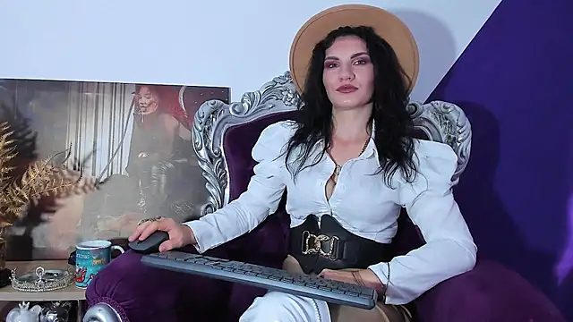 Snapshot of MistressKasandra chatting on 06/13/26, 04:21 MistressKasandra online show from 06/13/26, 04:21