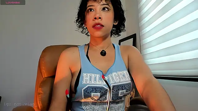 Snapshot of Laena_Castillo chatting on 04/18/26, 05:15 Laena Castillo online show from 04/18/26, 05:15