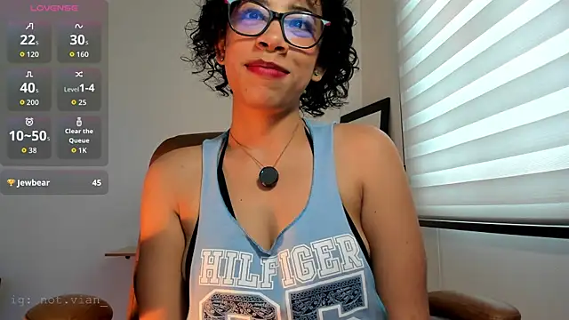 Snapshot of Laena_Castillo chatting on 04/18/26, 07:07 Laena Castillo online show from 04/18/26, 07:07