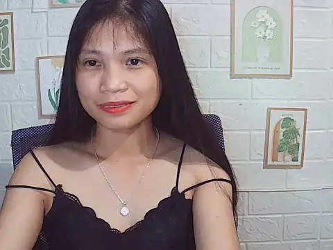 -Lucie-e online show from 05/18/26, 04:12