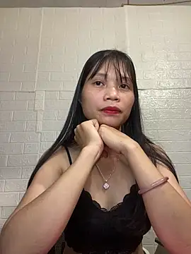 -Lucie-e online show from 04/17/26, 07:55