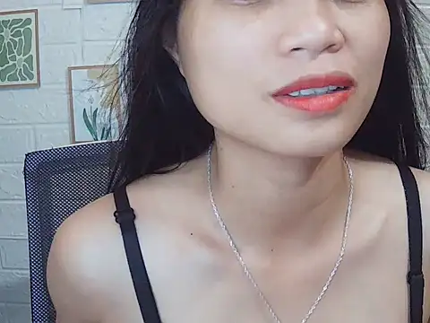 -Lucie-e online show from 05/21/26, 04:54