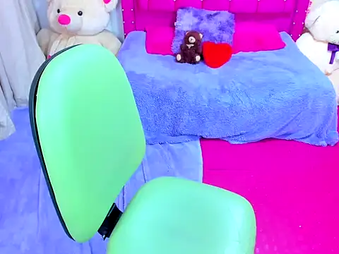 naomi johnson online show from 05/15/26, 06:17