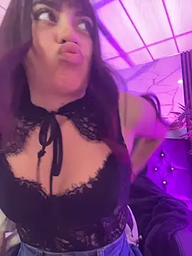 kira ec online show from 05/14/26, 07:22