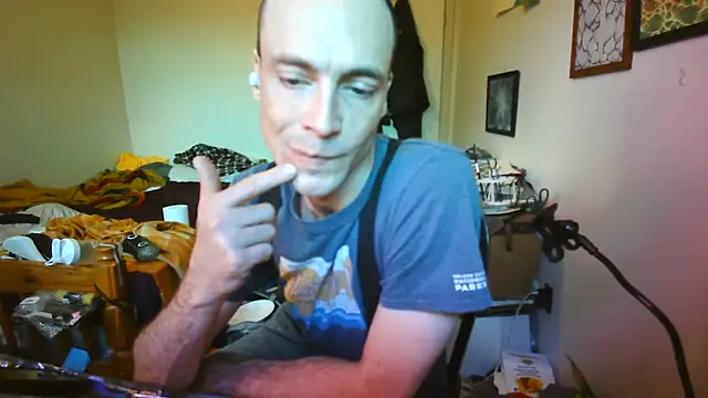 JohnnyMoves online show from 06/12/26, 07:22