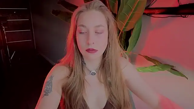 Snapshot of ShowmeYourfetish chatting on 05/21/26, 04:32 ShowmeYourfetish online show from 05/21/26, 04:32