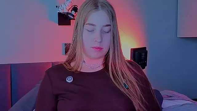 Snapshot of ShowmeYourfetish chatting on 05/17/26, 03:06 ShowmeYourfetish online show from 05/17/26, 03:06