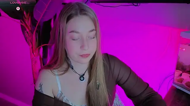 Snapshot of ShowmeYourfetish chatting on 05/29/26, 04:29 ShowmeYourfetish online show from 05/29/26, 04:29
