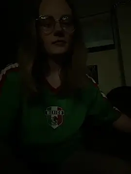 Snapshot of skyerose11 chatting on 04/16/26, 06:58 skyerose11 online show from 04/16/26, 06:58